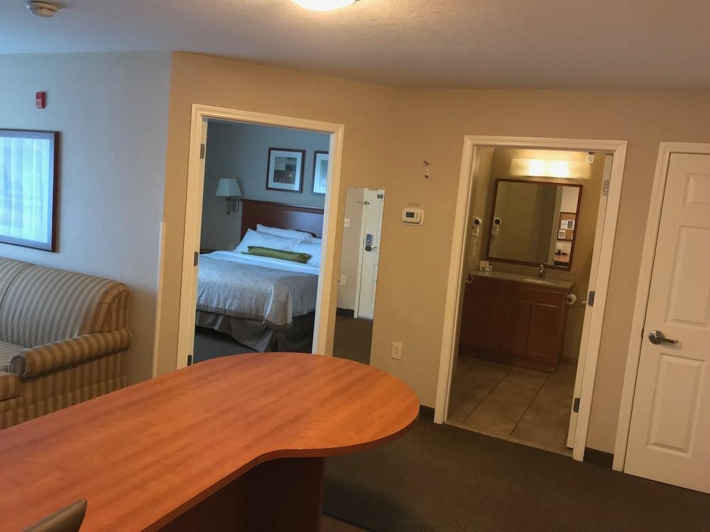 Candlewood Suites Kansas City Airport מראה חיצוני תמונה